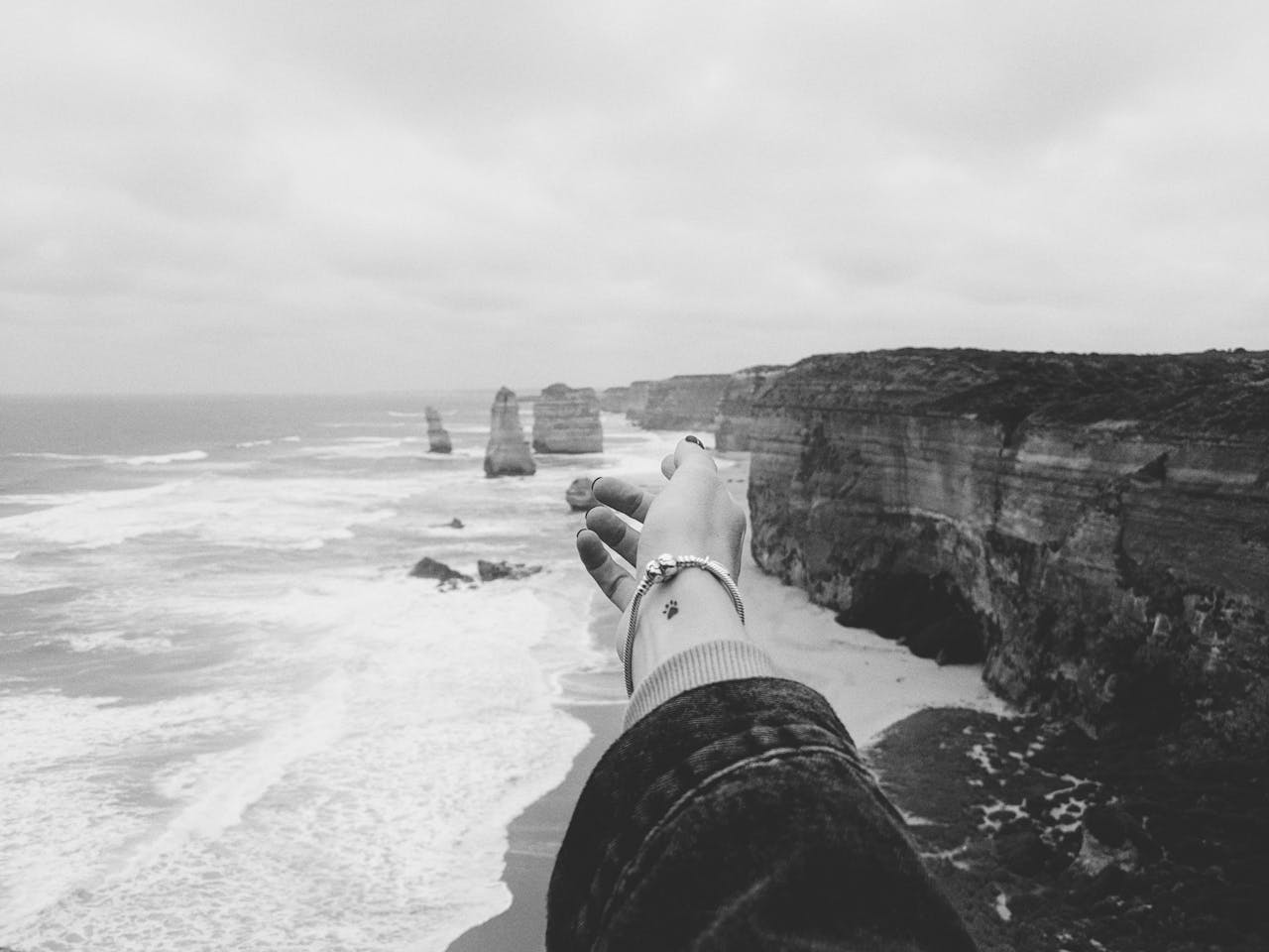 Black and white photo of the iconic Twelve Apostles along the Great Ocean Road.